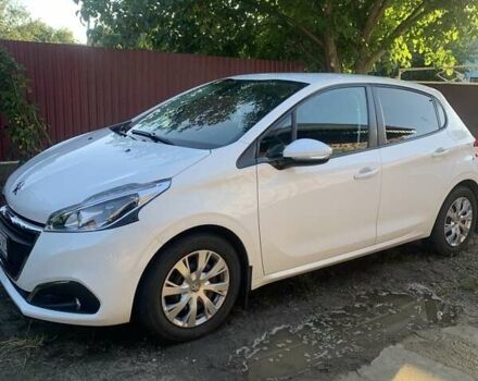 Белый Пежо 208, объемом двигателя 1.2 л и пробегом 28 тыс. км за 13000 $, фото 1 на Automoto.ua