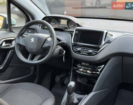 Белый Пежо 208, объемом двигателя 1.2 л и пробегом 103 тыс. км за 8000 $, фото 8 на Automoto.ua
