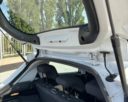 Белый Пежо 208, объемом двигателя 1.2 л и пробегом 87 тыс. км за 9000 $, фото 6 на Automoto.ua