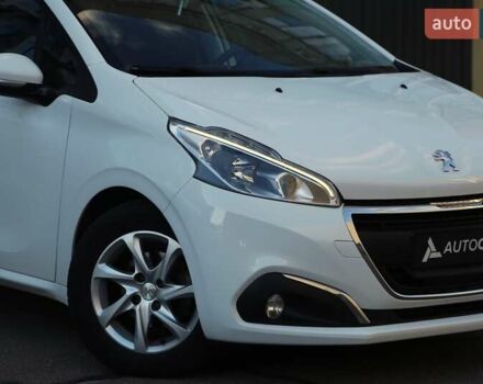 Белый Пежо 208, объемом двигателя 1.5 л и пробегом 55 тыс. км за 12000 $, фото 3 на Automoto.ua