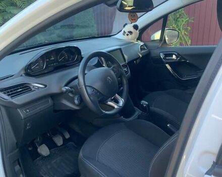 Белый Пежо 208, объемом двигателя 1.2 л и пробегом 28 тыс. км за 13000 $, фото 2 на Automoto.ua