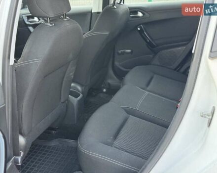 Белый Пежо 208, объемом двигателя 1.2 л и пробегом 103 тыс. км за 8000 $, фото 6 на Automoto.ua