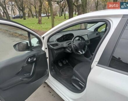 Белый Пежо 208, объемом двигателя 1.5 л и пробегом 84 тыс. км за 9400 $, фото 8 на Automoto.ua