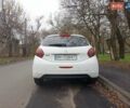 Белый Пежо 208, объемом двигателя 1.5 л и пробегом 84 тыс. км за 9400 $, фото 3 на Automoto.ua