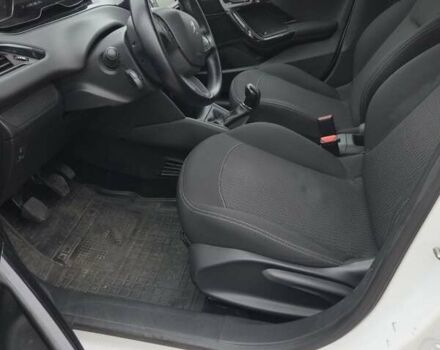 Белый Пежо 208, объемом двигателя 1.2 л и пробегом 115 тыс. км за 6999 $, фото 8 на Automoto.ua