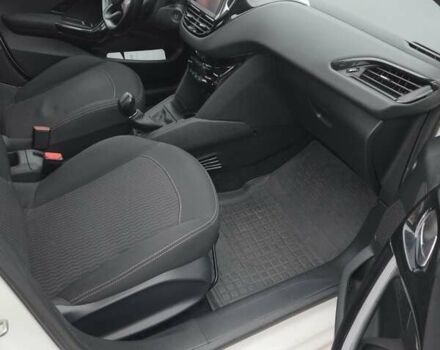 Белый Пежо 208, объемом двигателя 1.2 л и пробегом 115 тыс. км за 6999 $, фото 6 на Automoto.ua