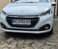 Белый Пежо 208, объемом двигателя 1.2 л и пробегом 67 тыс. км за 8800 $, фото 1 на Automoto.ua