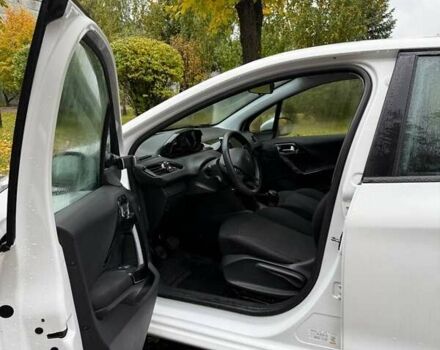 Белый Пежо 208, объемом двигателя 1.2 л и пробегом 178 тыс. км за 7000 $, фото 2 на Automoto.ua