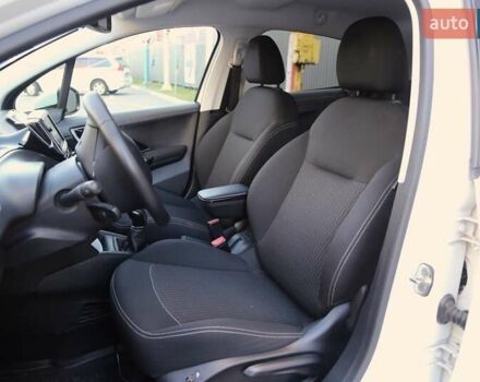 Белый Пежо 208, объемом двигателя 1.5 л и пробегом 55 тыс. км за 12000 $, фото 7 на Automoto.ua