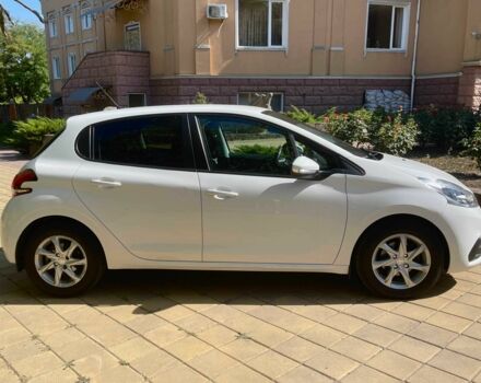 Білий Пежо 208, об'ємом двигуна 1.1 л та пробігом 83 тис. км за 9999 $, фото 4 на Automoto.ua