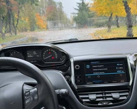 Белый Пежо 208, объемом двигателя 1.2 л и пробегом 178 тыс. км за 7000 $, фото 12 на Automoto.ua