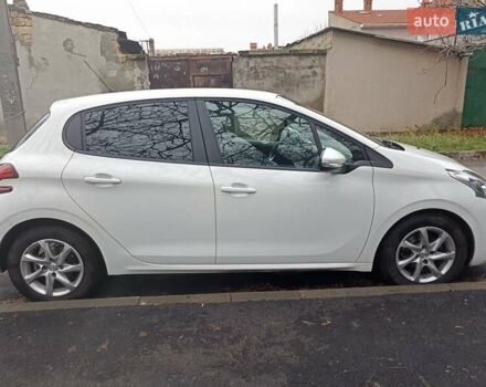 Белый Пежо 208, объемом двигателя 1.5 л и пробегом 84 тыс. км за 9400 $, фото 6 на Automoto.ua