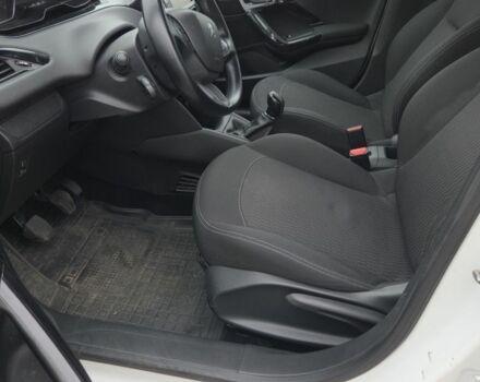 Белый Пежо 208, объемом двигателя 1.2 л и пробегом 115 тыс. км за 6999 $, фото 6 на Automoto.ua