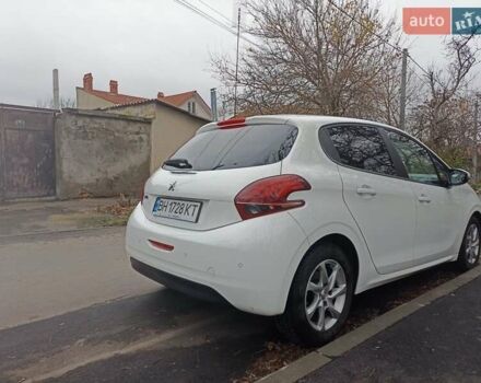Белый Пежо 208, объемом двигателя 1.5 л и пробегом 84 тыс. км за 9400 $, фото 4 на Automoto.ua