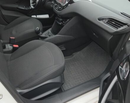 Белый Пежо 208, объемом двигателя 1.2 л и пробегом 115 тыс. км за 6999 $, фото 4 на Automoto.ua