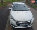 Белый Пежо 208, объемом двигателя 1.5 л и пробегом 84 тыс. км за 9400 $, фото 13 на Automoto.ua