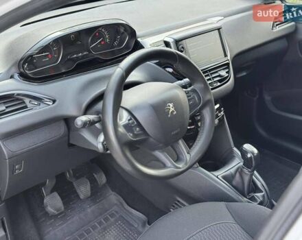 Белый Пежо 208, объемом двигателя 1.2 л и пробегом 161 тыс. км за 7000 $, фото 7 на Automoto.ua