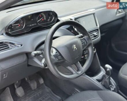 Белый Пежо 208, объемом двигателя 1.2 л и пробегом 103 тыс. км за 8000 $, фото 7 на Automoto.ua