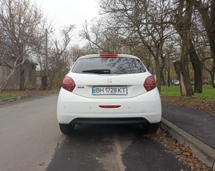 Белый Пежо 208, объемом двигателя 1.5 л и пробегом 84 тыс. км за 9400 $, фото 4 на Automoto.ua