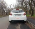 Белый Пежо 208, объемом двигателя 1.5 л и пробегом 84 тыс. км за 9400 $, фото 4 на Automoto.ua