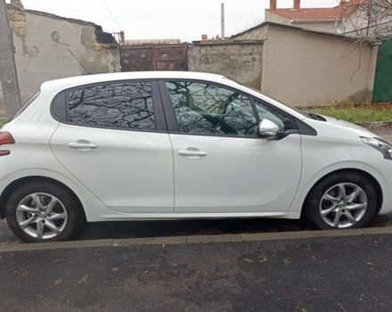 Белый Пежо 208, объемом двигателя 1.5 л и пробегом 84 тыс. км за 9400 $, фото 7 на Automoto.ua