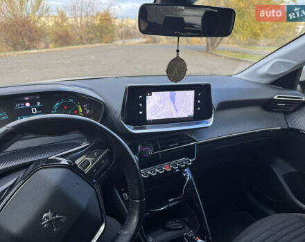 Белый Пежо 208, объемом двигателя 0 л и пробегом 95 тыс. км за 14200 $, фото 3 на Automoto.ua