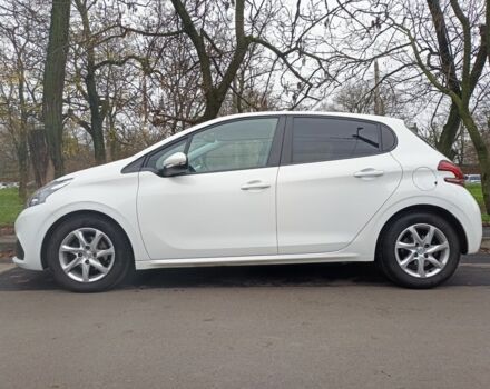 Белый Пежо 208, объемом двигателя 1.5 л и пробегом 84 тыс. км за 9400 $, фото 2 на Automoto.ua