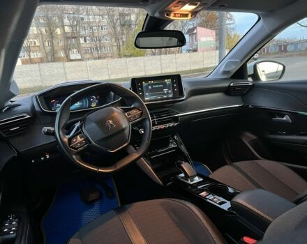 Белый Пежо 208, объемом двигателя 0 л и пробегом 25 тыс. км за 14250 $, фото 5 на Automoto.ua