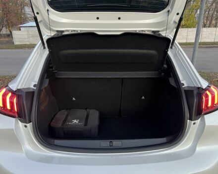 Белый Пежо 208, объемом двигателя 0 л и пробегом 25 тыс. км за 14250 $, фото 8 на Automoto.ua