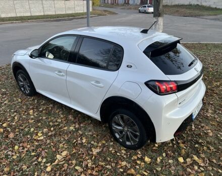 Белый Пежо 208, объемом двигателя 0 л и пробегом 25 тыс. км за 14250 $, фото 4 на Automoto.ua