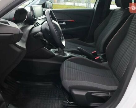 Белый Пежо 208, объемом двигателя 1.2 л и пробегом 53 тыс. км за 16299 $, фото 12 на Automoto.ua