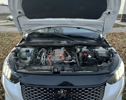 Белый Пежо 208, объемом двигателя 0 л и пробегом 25 тыс. км за 14250 $, фото 9 на Automoto.ua