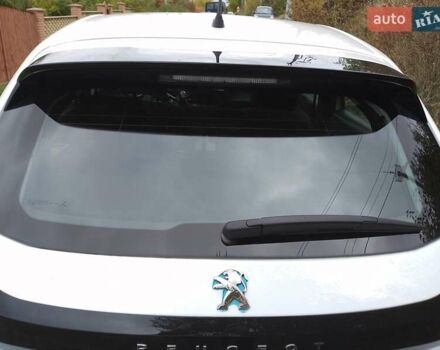 Белый Пежо 208, объемом двигателя 0 л и пробегом 67 тыс. км за 14390 $, фото 4 на Automoto.ua