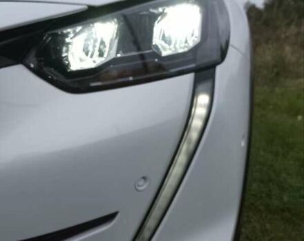 Белый Пежо 208, объемом двигателя 0 л и пробегом 67 тыс. км за 14390 $, фото 7 на Automoto.ua