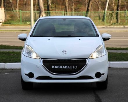 Белый Пежо 208, объемом двигателя 1.2 л и пробегом 93 тыс. км за 7800 $, фото 1 на Automoto.ua