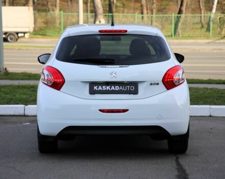 Белый Пежо 208, объемом двигателя 1.2 л и пробегом 93 тыс. км за 7800 $, фото 4 на Automoto.ua