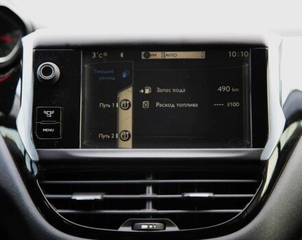 Белый Пежо 208, объемом двигателя 1.2 л и пробегом 93 тыс. км за 7800 $, фото 16 на Automoto.ua