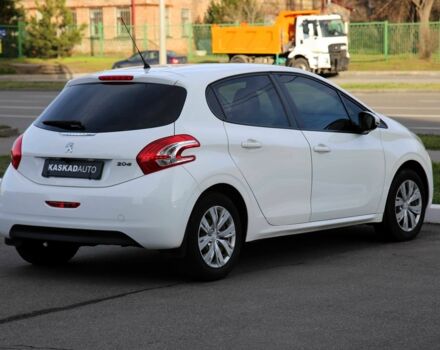 Белый Пежо 208, объемом двигателя 1.2 л и пробегом 93 тыс. км за 7800 $, фото 6 на Automoto.ua