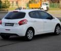 Белый Пежо 208, объемом двигателя 1.2 л и пробегом 93 тыс. км за 7800 $, фото 6 на Automoto.ua
