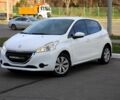 Белый Пежо 208, объемом двигателя 1.2 л и пробегом 93 тыс. км за 7800 $, фото 1 на Automoto.ua