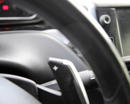 Белый Пежо 208, объемом двигателя 1.2 л и пробегом 93 тыс. км за 7800 $, фото 21 на Automoto.ua