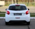 Белый Пежо 208, объемом двигателя 1.2 л и пробегом 93 тыс. км за 7800 $, фото 12 на Automoto.ua