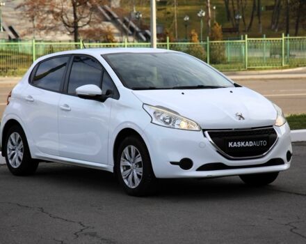 Белый Пежо 208, объемом двигателя 1.2 л и пробегом 93 тыс. км за 7800 $, фото 2 на Automoto.ua