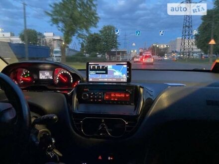 Білий Пежо 208, об'ємом двигуна 1.4 л та пробігом 198 тис. км за 5700 $, фото 1 на Automoto.ua