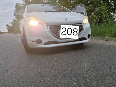 Пежо 208 2012 в Киеве на Automoto.ua Белый Пежо 208, объемом двигателя 1.4 л и пробегом 123 тыс. км за 6400 $, фото 1 на Automoto.ua