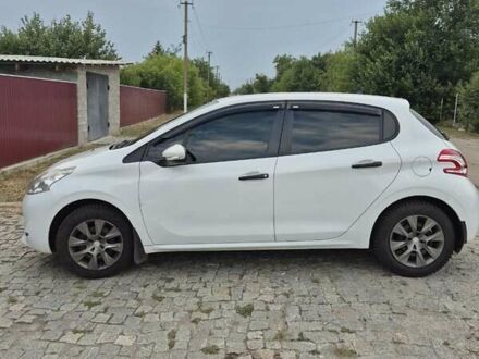 Білий Пежо 208, об'ємом двигуна 1 л та пробігом 135 тис. км за 5100 $, фото 1 на Automoto.ua
