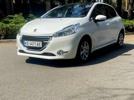 Белый Пежо 208, объемом двигателя 1.2 л и пробегом 90 тыс. км за 8000 $, фото 1 на Automoto.ua