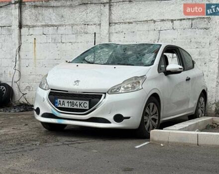 Белый Пежо 208, объемом двигателя 1 л и пробегом 118 тыс. км за 3700 $, фото 1 на Automoto.ua