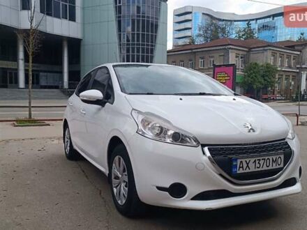 Белый Пежо 208, объемом двигателя 1.2 л и пробегом 92 тыс. км за 7500 $, фото 1 на Automoto.ua