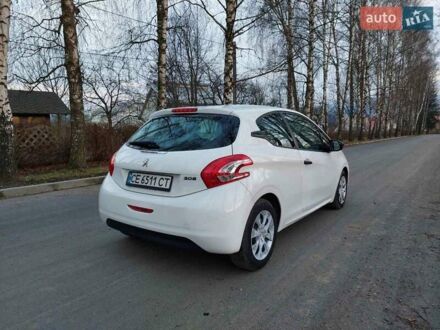 Пежо 208 2013 в Черновцах на Automoto.ua Белый Пежо 208, объемом двигателя 1 л и пробегом 150 тыс. км за 5700 $, фото 1 на Automoto.ua